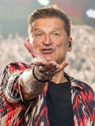 PUR trat als zweiter Act bei Musik in Park auf und war grandios – hier Hartmut Engler in Aktion.