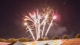 Ein Abschluss nach Maß: Das spektakuläre Höhenfeuerwerk beendet das 71. Ketscher Backfischfest gebührend.