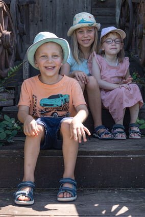 Ein prima Geschwisterteam: Anna-Lena (r.), ihr Zwillingsbruder Julian und die ältere Schwester Isabelle.