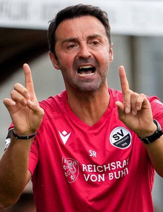 Sandhausens Trainer Sreto Ristic zeigt es an: Zwei Spiele hat der SVS in der 3. Fußball-Liga absolviert. Mit sechs Zählern haben sie die Maximalausbeute geholt. Verantwortlich dafür sind die starken Defensivleistungen.