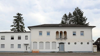 Seit vielen Jahren unverändert: Das 1933 vom Gewerkschaftsbund eröffnete „Volkshaus“, Mitte der 1960er Jahre zum Hotel „Waldblick“ verwandelt, steht in der Hans-Böckler-Straße 1 leer.