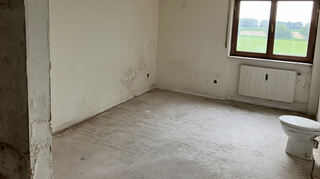 Die Aufenthaltsräume des Wohnheims, hier ein exemplarisches Foto, sind durchweg in einem erkennbar abgenutzten Zustand.
