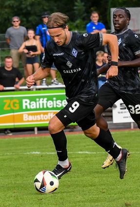 Waldhofs Felix Lohkemper auf dem Weg zu seinem dritten Treffer im Achtelfinale des Badischen Pokals beim TSV Tauberbischofsheim