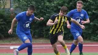 Marcel Pfau (l.) und Marius Schilling halten die Ladenburger Gegenspieler der TSG Eintracht beim Pokalsieg in Runde drei in Schach.