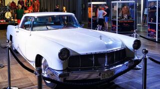 Der Lincoln Continental Mark II war vergangenes Wochenende in Bad Nauheim ausgestellt. Viele Elvis-Presley-Fans nutzten die Möglichkeit, um sich mit dem Wagen fotografieren zu lassen. Er kommt nun zur Classic-Gala nach Schwetzingen.