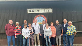 Der harte Kern der Naturfreunde Lußheim im Jubiläumsjahr mit Vorsitzendem Dietmar Bauer (Sechster v.l.).