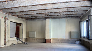 Die große Bühne, früher Schauplatz vieler unterhaltsamer Stunden im Oftersheimer Josefshaus, ist während der Entkernung bereits komplett abgebaut.