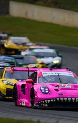 Mit seinem pinkfarbenen T-Rex will Porsche-Fahrer Laurin Heinrich weit vorne landen.