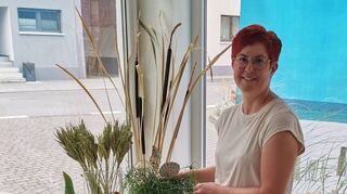 So kennen sie viele Reilinger Bürger: Neu-Gemeinderätin Melanie Rohr in ihrem Blu-mengeschäft Blütenzauber.