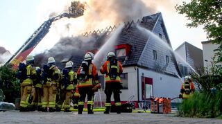 Die Einsatzkräfte der Feuerwehr waren 24 Stunden am Stück in Ketsch im Einsatz