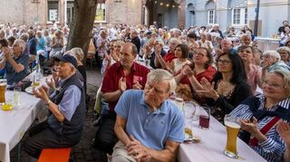 Das Publikum der Reihe „Jazz im Rathaushof“ erlebt durchweg ein fantastisches Programm.