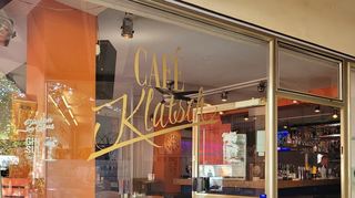 Das Café Klatsch in Mannheim gibt es nun seit 34 Jahren: aber so hell und offen sah es nicht immer aus