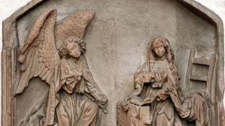 Die Verkündigung Mariens – ein Relief in der Afrakapelle.