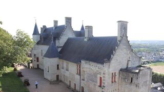 Trotz aller Zerstörungen blieben beeindruckende Reste der Burg Chinon erhalten. Sie lassen die einstige Bedeutung der Anlage erahnen.