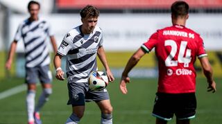 Mittelfeldmann Lucas Wolf hat nach den Ausfällen von Patrick Greil (Sperre) und Besar Halimi (Muskelverletzung) gute Chancen, am Samstag in Bielefeld sein Startelfdebüt für den SV Sandhausen zu feiern.