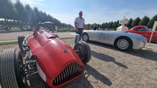 Thomas Rupf ist Oldtimerhändler aus Rosenheim und hat zwei Raritäten nach Schwetzingen gebracht: den Veritas Meteor II Formel 2 (1950, l.) und den Veritas RS (1949).