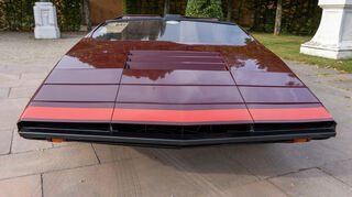 Hingucker: Diese Schnauze gibt es nur einmal auf der Welt: Auf der Basis des DeTomaso Pantera hat der Designer Sam Foose des Foose Pantera, einen Spider im Carabo-Stil, entwickelt. Der Wagen verschwand nach seiner Premiere in Los Angeles 1975 für 50 Jahre und ist nun wieder aufgetaucht. Er hat einen V-8-Motor-OHV, 350 PS und fährt etwa 280 km/h.
