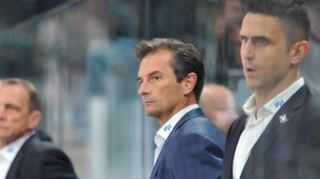 Adler-Chefcoach Dallas Eakins (Mitte) und seine Co-Trainer Curt Fraser (links) sowie Marcel Goc sehen die Adler Mannheim auf einem guten Weg.
