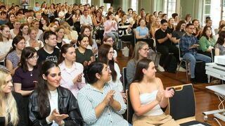 Die Studienanfängerinnen/Studienanfänger im Studienjahr 2024/2025 werden an der Hochschule für Rechtspflege in Schwetzingen begrüßt.