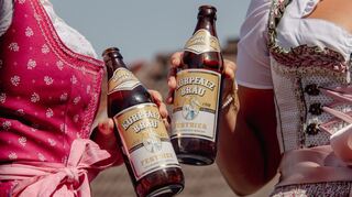 Seit Anfang September ist das „Festbier“ von Kurpfalzbräu – solange der Vorrat reicht – im Handel in der Region verfügbar. Charakteristisch ist auch das Etikett, dass an die Beschriftung von 1954 angelehnt ist.