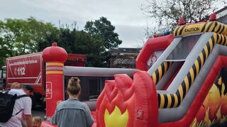 Die Hüpfburg ist eines der Highlights für Kinder beim Tag der offenen Tür der Feuerwehr in der Enderlegemeinde.