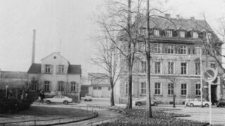 So sah das Schwetzinger Postamt Anfang der 1970er Jahre aus. 1973 wurde es abgerissen und durch einen Neubau ersetzt.