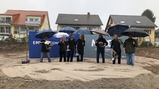 Freuen sich auf den Baustart: Siegfried Köhler (v. l.), Patricia Rebmann, Daniela Reich, Sabine Scheltwort, Dr. Thomas Grimann, Christian Sauer und Markus Wiesendanger.