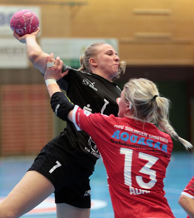 Bitter für die Bären: Katja Hinzmann verletzt sich beim Start.