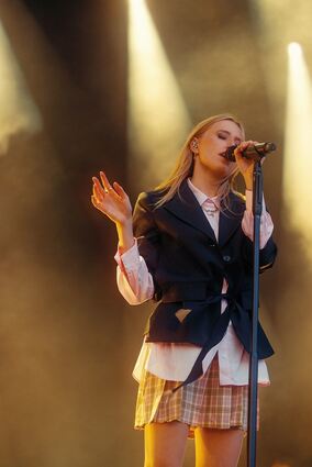 Lea tritt 2025 bei Musik im Park in Schwetzingen auf.