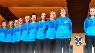 Mit diesem großen Team startet die SG BW/GH Plankstadt in die neue Bundesligasaison: Malina Hassert, Yvonne Schränkler, Sabrina Amtsberg, Nadine Butzbach, Simone Lenhard, Michaela Engel, Jessica Hauptstock, Nina Kovacs, Gaby Rühle, Jessica Foos, Yvonne Schmitt, Mia-Sophie Jeromin, Stefanie Blach, Sabrina Bender, Jasmin Eberwein, Arifa Brendel, Petra Deininger, Sylvia Laufer.