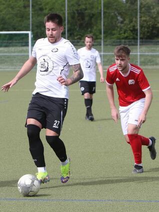 Marcel Pfau (l.) traut der TSG Eintracht Plankstadt den Aufstieg zu.
