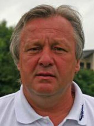 Gerhard Schäfer als Trainer des FV Brühl in der Landesliga.