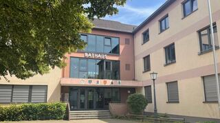 Im Eppelheimer Rathaus ist man sich sicher, dass Integration eine Daueraufgabe sei. Deshalb empfiehlt die Verwaltung die Fortführung des Intergartionsmanagement in Verantwortung der Stadt, aber auch eine Überprüfung, ob es bald eine dauerhafte Stelle dafür in der Verwaltung geben sollte.