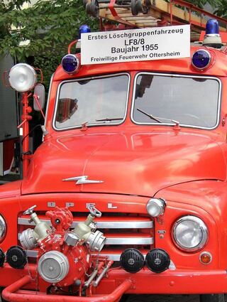 Beim Jubiläumsumzug durch die Straßen von Oftersheim sind am Sonntag auch die historischen Fahrzeuge der Feuerwehr mit dabei.