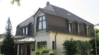 Weil er an Plankstadt Gefallen gefunden hatte, baut Dr. Paul Bönner hier ein Haus mit großem Garten – das sogenannte „Landhaus Dr. Bönner“ in der Ecke Friedrichstraße/Schillerstraße.