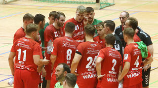 HG-Trainer Christoph Lahme (4. v. r.) – hier bei einer Auszeit gegen die Rhein-Neckar-Löwen II – hofft, dass sich seine Mannschaft im Heimspiel gegen Fürstenfeldbruck etwas konzentrierter als zuletzt zu Werke geht.