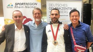 TV-Projektleiter Jens Rückert (v. l.), Pfitzenmeier-Sprecher Rolf Boguslawski, Bronzemedaillengewinner Lennart Sass und der TV-Vorsitzende Athi Sananikone bei der „Sport-Award“-Pressekonfrenz in Heidelberg.
