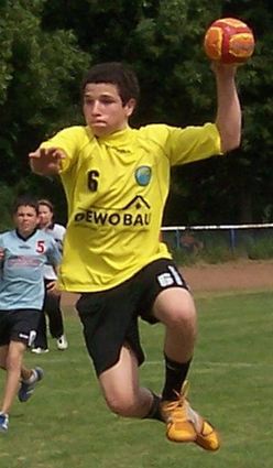Das Foto zeigt Pascal Durak als B-Ju-gendlicher im HG-Trikot.