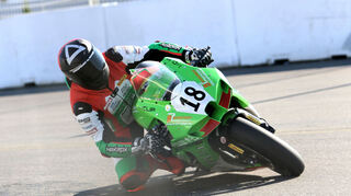 Kawasaki-Pilot Felix Klinck aus Ketsch stürzt beim Heimrennen auf dem Hockenheimring schwer.