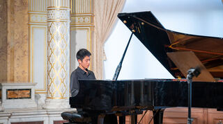 Zu den Stipendiaten der Jürgen-Ponto-Stiftung, die sich bei den Schwetzinger Mozarttagen präsentieren werden, gehört auch der junge Pianist Tantan Wang.