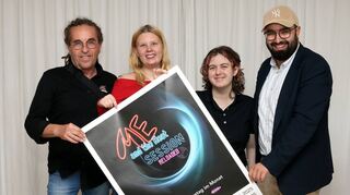 Mike Frank von „Me and the Heat“ (v.l.), Sophie Weber, die das Plakat entwarf sowie Amira Abd el Hafez und Cihad Baz vom Pump-werk-Team freuen sich auf die Neuauflage der Kult-Veranstaltung.