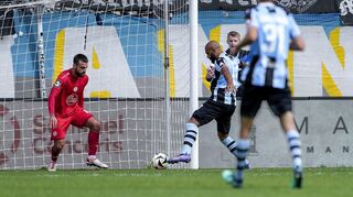 Der Siegtreffer: Waldhof-Stürmer Terrence Boyd ist zur Stelle und stochert den Ball im zweiten Versuch über die Linie.
