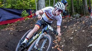 Der Schwetzinger Mountainbiker Lennart Krayer startet in Lake Placid. Im Short Track wird der 22-Jährige von einer Erkältung, im Cross-Country-Rennen durch einen Plattfuß ausgebremst.
