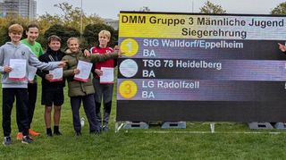 Die StG Walldorf/Eppelheim wird mit Jonah Bätz (v. l.), Florian Röhrenbeck, Fabio Pöhler, Jet Bender, Mattis Ohr, Leon Mutzig, Timo Sillmann, Jan Emmerich und David Rückert badischer Teammeister der männlichen U 16.