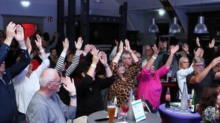 Das Publikum im Pumpwerk ließ sich nicht lange bitten und ging bei der „Session Re-loaded“ begeistert mit. Was künftig jeden ersten Donnerstag im Monat möglich ist.