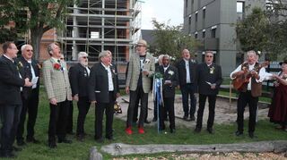 Mit ihren munteren Liedern – nicht nur auf dem Spielplatz, sondern auch auf der Festmeile rund um den Messplatz – sorgen die Kerweborscht für fröhliche Brauchtumspflege.