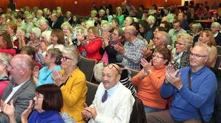 Gute Laune und Begeisterung: Die Zuhörer erleben anlässlich des 160. Geburtstages des Gesangvereins einen kurzweiligen und bunt gemischten Abend.