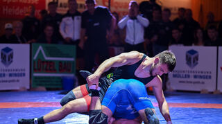 Der Reilingen/Hockenheimer RKG-Athlet Sergiu Lupasco gewinnt gegen den Greizer Moritz Langer deutlich mit 10:0.