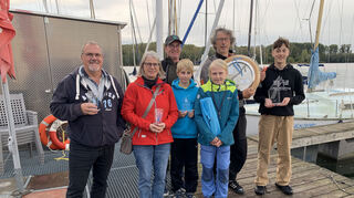 Die Sieger der einzelnen Altersklassen von den Jugendlichen bis hin zu den erfahrenen Segelsportlern.