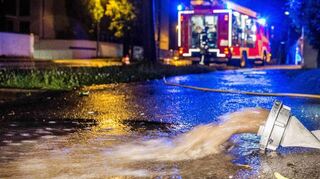Heftige Unwetter mit Starkregen sind eine anwachsende Gefahr für Menschen und deren Eigentum. Damit die Feuerwehr bei einem solchen Ereignis in Brühl nicht bei unzähligen Notfällen helfen muss, sollen nun präventive Maßnahmen erarbeitet werden.